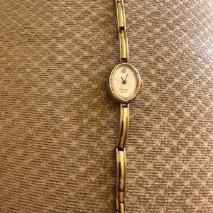 Vintage gold-tone ladies' Wittnauer Genève manual wind dress watch. 20 mm case.